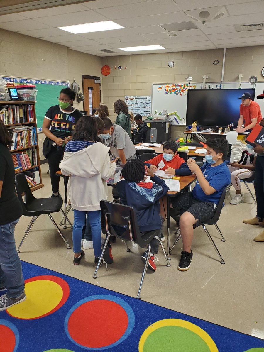 MabletonMaker's tweet photo. Some pics from #globalmakerday on Tuesday.
@STEMcobb 
@TeamGrizzle2006 
@MabletonSteam 
@MabletonES 
#ultimatelearningexperiance https://t.co/BXbVt6UUUU