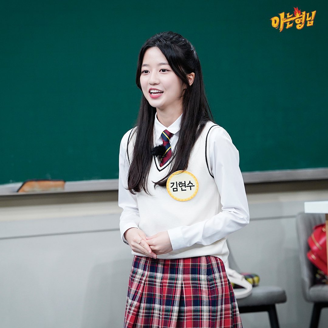 Kimhyeonsoommfc's tweet photo. Hyeonsoo on kb with yebin jihee😍❤
This ep will air on Oct16.
#Kimhyeonsoo_myanmarfanbase
#바로나 #김현수 #배우김현수 #김현수팬페이지 #펜트하우스 #한국배우 #호두 #Kimhyeonsoo
#Baerona #Penthouse #Koreanactress #hodu #Yebin #Jihee #Choiyebin #Jinjihee #Eunbyul #Jenny
#Rona https://t.co/qtABU9UBSp