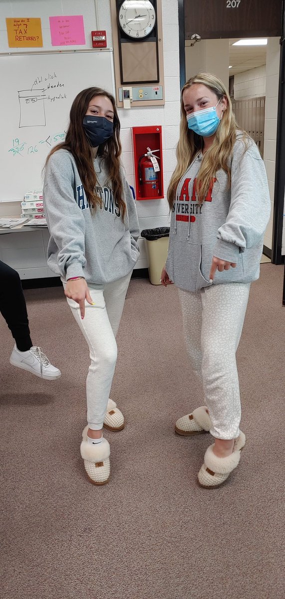 scott_waibel's tweet photo. DECA Leadership Twinning! #lisledeca #maximizeyourmomentum https://t.co/cax4u0n2JO