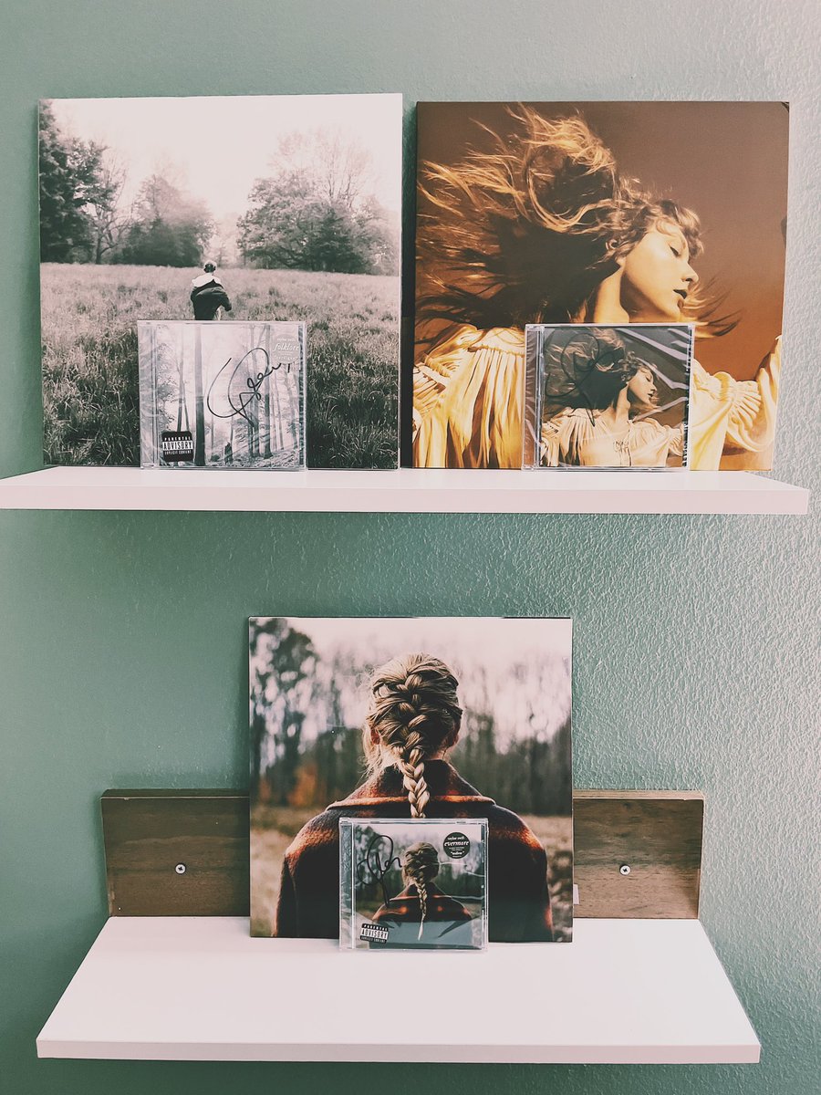 I got my THIRD signed Taylor Swift album today and yes, I am freaking out!