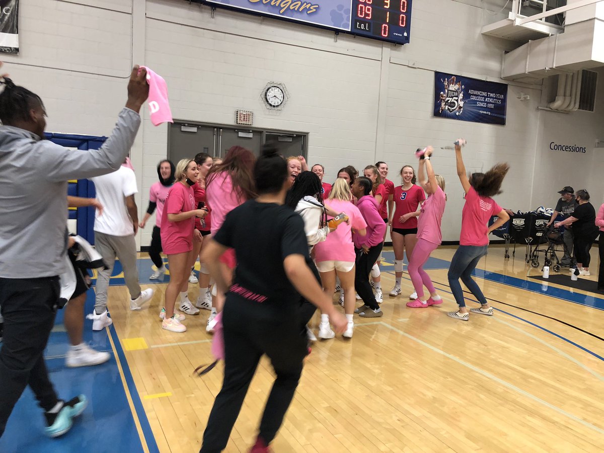 StaabAlex's tweet photo. COUGS WIN!!! @ICCVolleyball (22-10, 9-1) knocks off #8 Heartland (21-4, 8-2), 3-2! 

Scores were 25-18, 25-22, 17-25, 21-25, 17-15! 

Stat leaders soon! 

#NJCAAVB #RollCougs https://t.co/YWXXq8X1qY