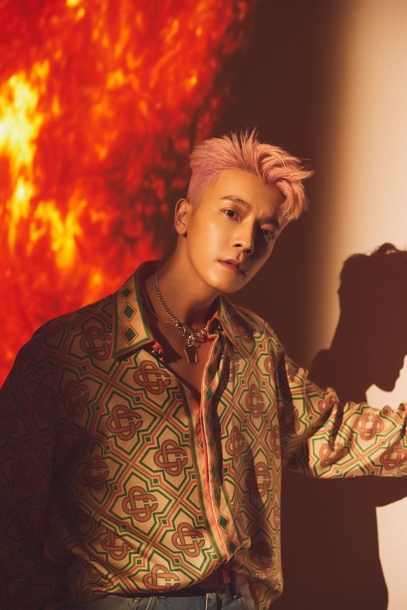 theseoulstory's tweet photo. Super Junior Donghae's 'California Love' ranks #1 on iTunes Top Song Chart in 10 countries

'Blue Moon' ft. (G)I-DLE Miyeon also ranked #1 &amp; #5 in several countries 

Donghae will perform on MCountdown, Music Bank, Music Core &amp; Inkigayo this week

Source: https://t.co/M7jjnalEm8 https://t.co/6Fi4yt86mP