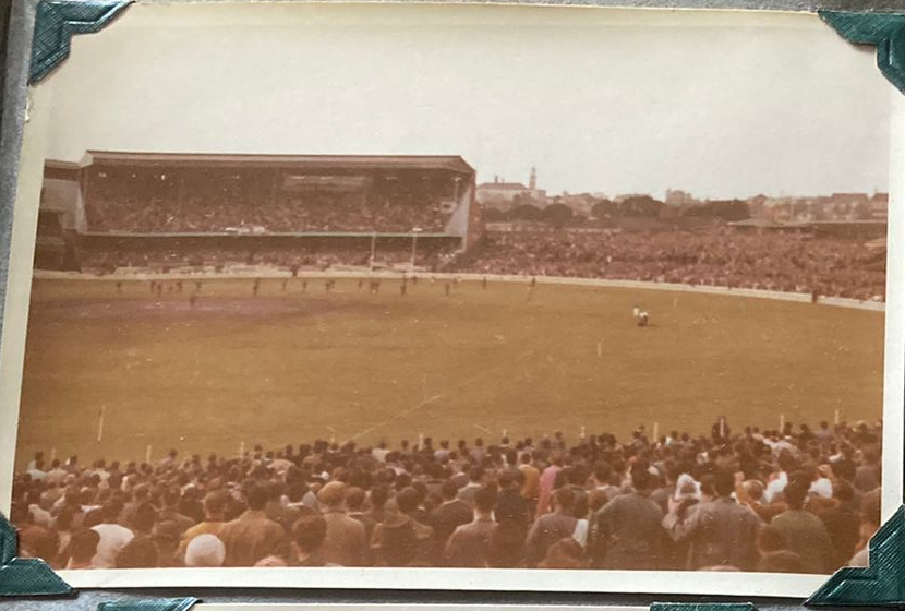 Mr2046's tweet photo. Here are my dad's photos from the 1962 Grand Final at the SCG, St George 9-6 Western Suburbs. 41,184 attendance. That's Norm Provan off on a solo victory lap in the 4th photo.

Please share with any old time footy lovers @NRL_Dragons @NRL  #Provan #RugbyLeague https://t.co/6dM9Tnrg0F