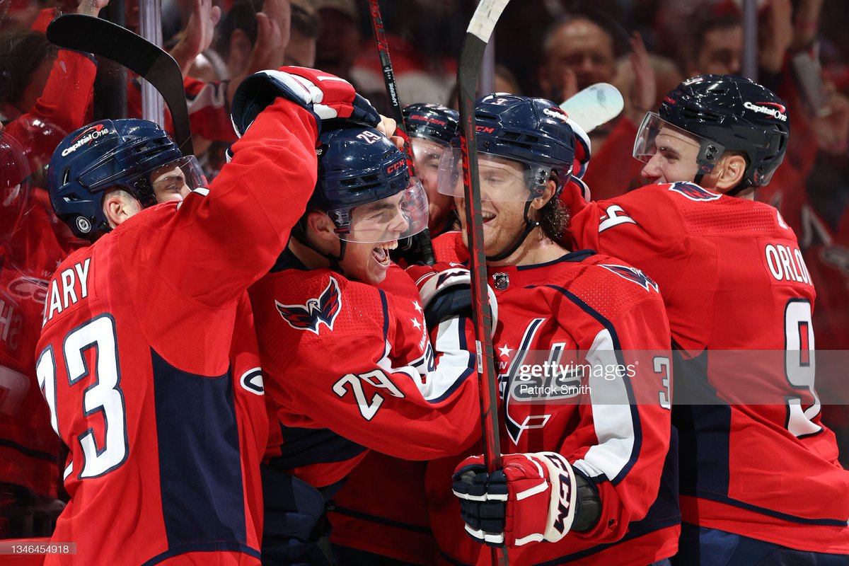 holtbymoly's tweet photo. LOOK AT HOW HAPPY THE CAPS ARE FOR THEIR BABY CAP’S FIRST NHL GOAL

OH MY GOD, I AM CRYING RN https://t.co/JjLx58fjWh