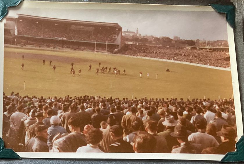 Mr2046's tweet photo. Here are my dad's photos from the 1962 Grand Final at the SCG, St George 9-6 Western Suburbs. 41,184 attendance. That's Norm Provan off on a solo victory lap in the 4th photo.

Please share with any old time footy lovers @NRL_Dragons @NRL  #Provan #RugbyLeague https://t.co/6dM9Tnrg0F