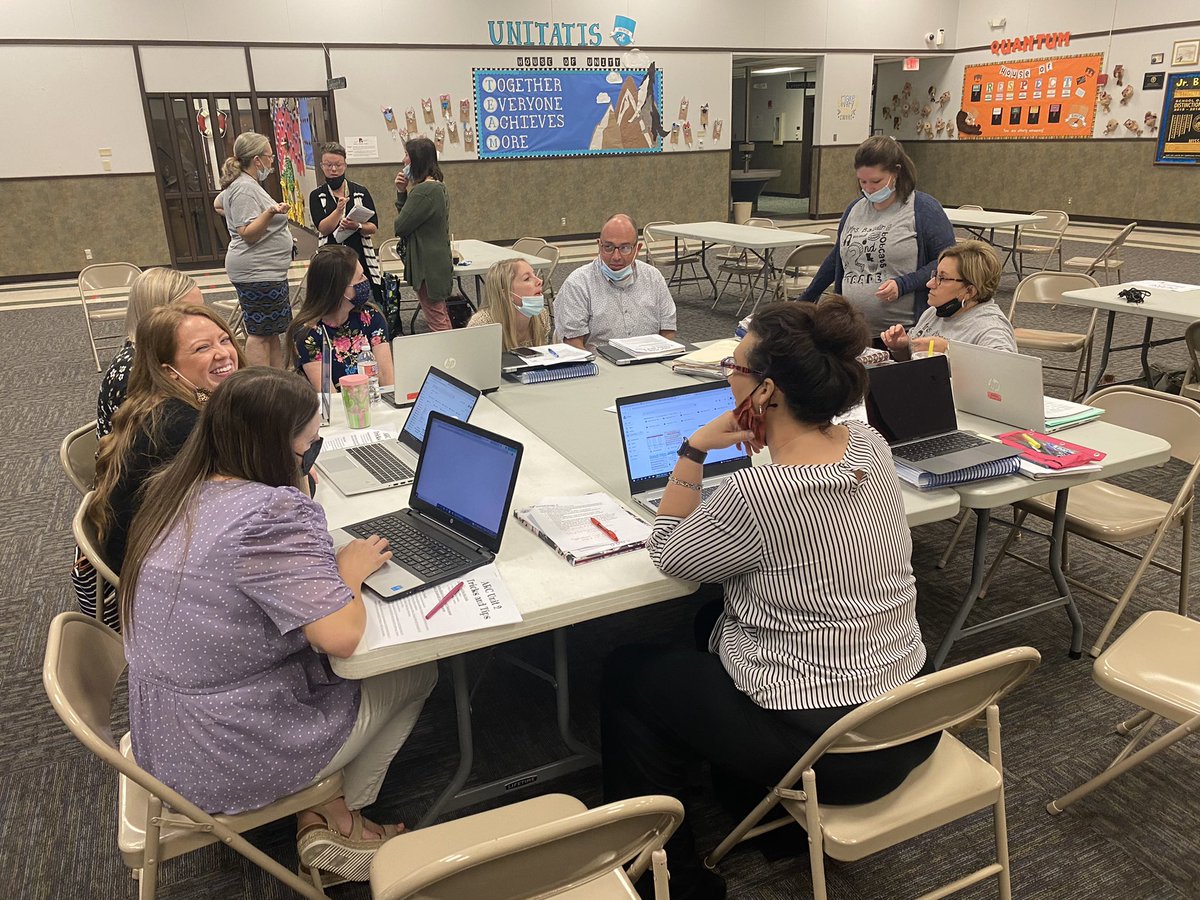 Lauren12904352's tweet image. 1st and 2nd grade ARC Core teachers from 4 schools collaborated and planned for Unit 2 together- we are Better Together! @worleyd1003 @CharCarlberg @A_Brotherton @rapidesschools