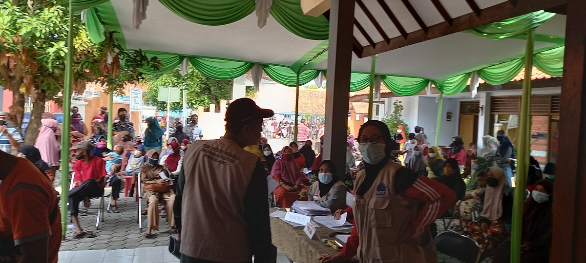 kel_pelutan's tweet photo. Vaksin di kel.pelutan  indonesia sehat https://t.co/9HEqPiNOZS