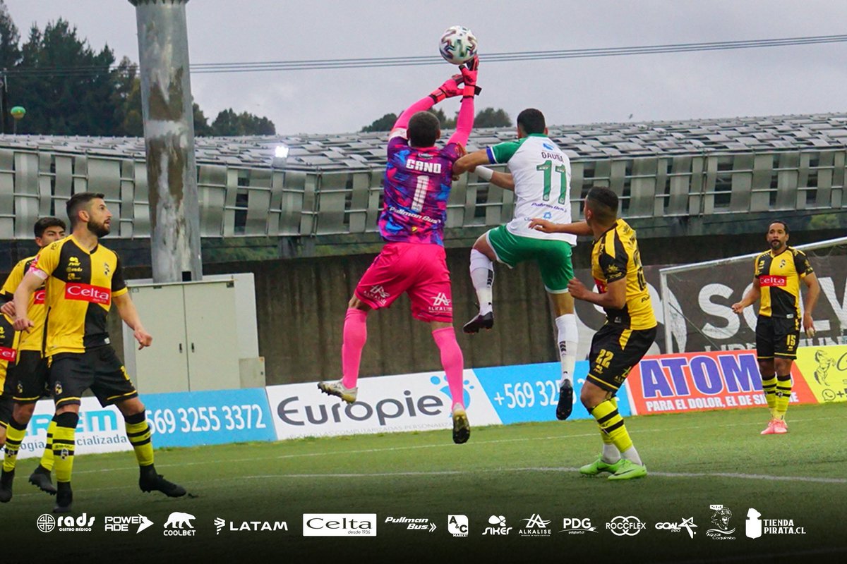 coquimbounido's tweet photo. 🤩 Postales de la victoria en el estadio más austral del mundo 🏟💛☠️🖤

Gracias a los PIRATAS viajeros que llenos de Fuerza y Coraje JAMÁS dejan que el AURINEGRO juegue solo 💪🏴‍☠️

📸 Luis Felipe Bohle / Comunicaciones DPM

#ElOrgulloDeSerCoquimbano https://t.co/qiTHiuWTo6