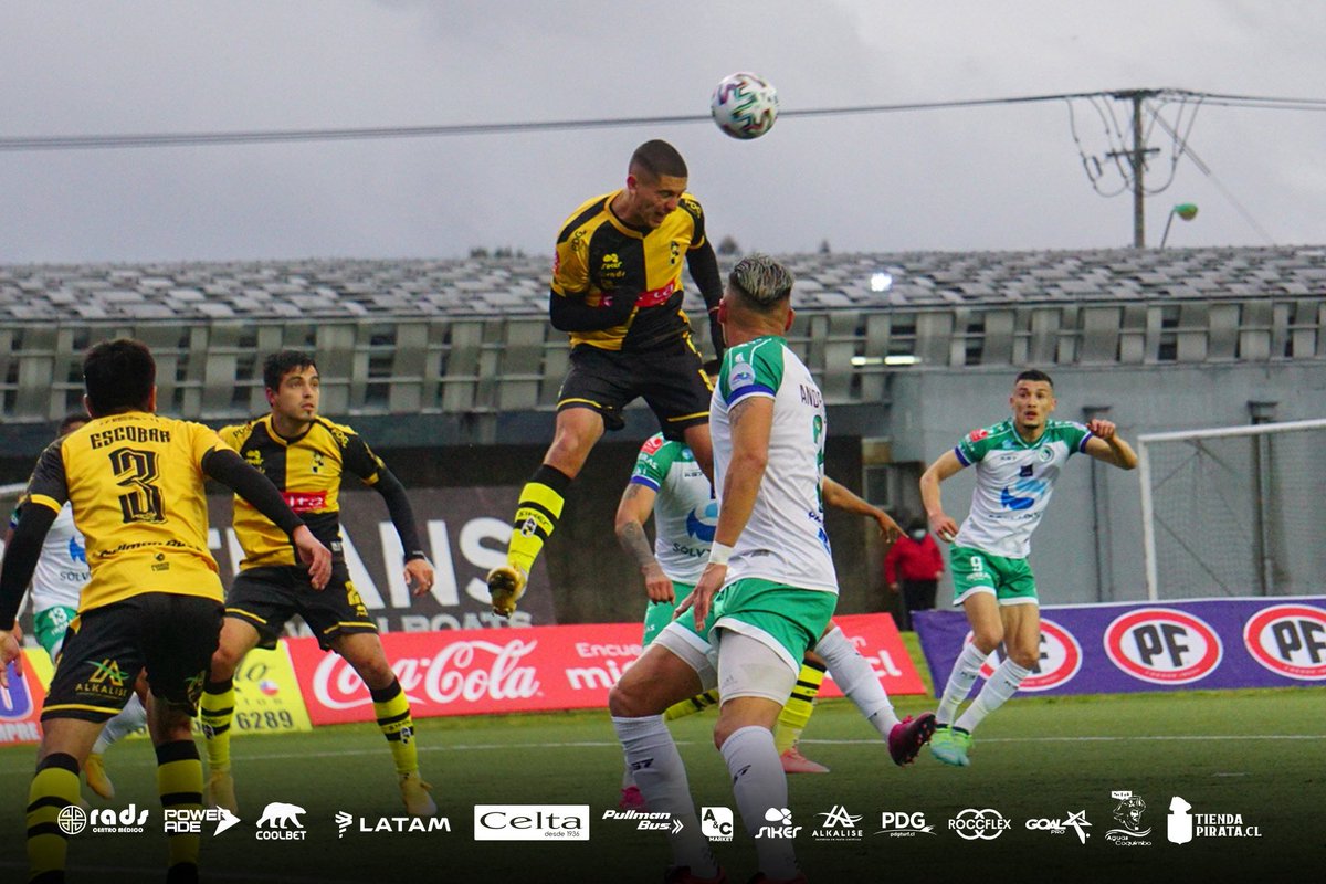coquimbounido's tweet photo. 🤩 Postales de la victoria en el estadio más austral del mundo 🏟💛☠️🖤

Gracias a los PIRATAS viajeros que llenos de Fuerza y Coraje JAMÁS dejan que el AURINEGRO juegue solo 💪🏴‍☠️

📸 Luis Felipe Bohle / Comunicaciones DPM

#ElOrgulloDeSerCoquimbano https://t.co/qiTHiuWTo6