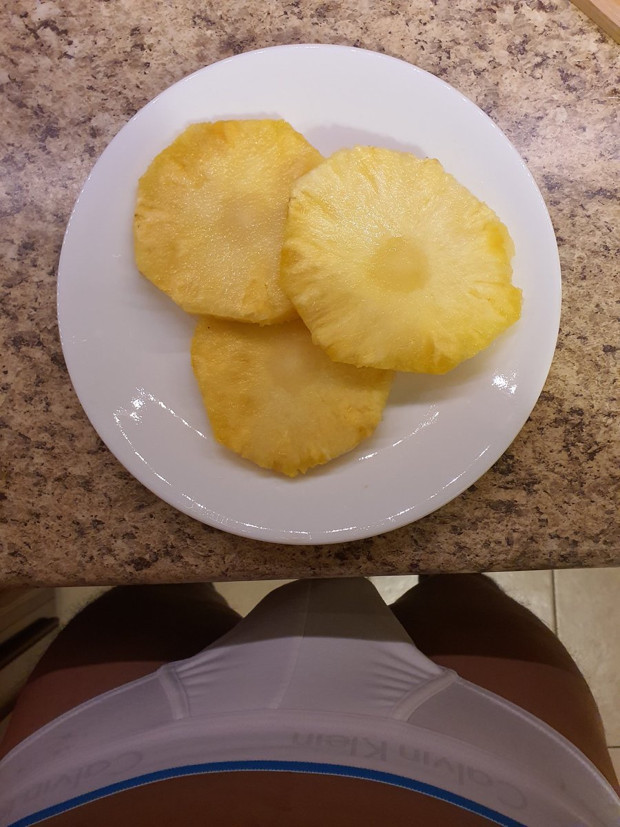 FantasyBoyMX's tweet photo. Piña para la niña 🍍🌸 https://t.co/sZP8tAfWJe