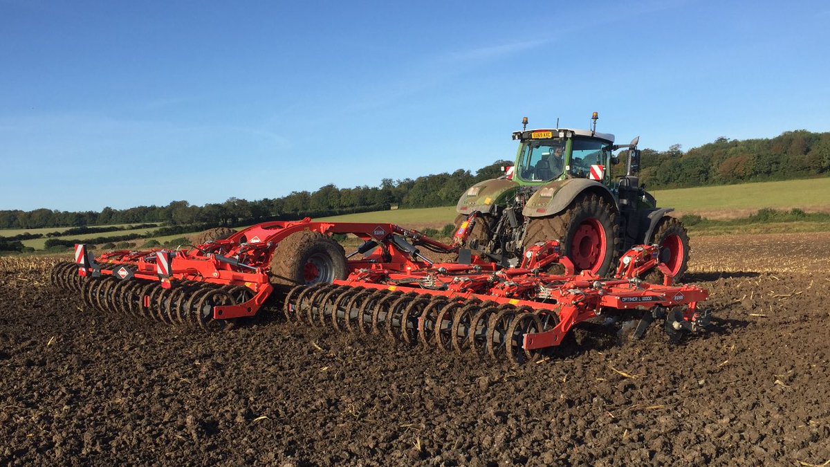 Thanks to the guys <a href="/Agrimachines/">Haynes Agri</a> and <a href="/KUHN_UK/">KUHN Farm Machinery</a> for bringing down the new 12 meter Optimer today, working x maize ground a treat. Still not wide enough for the <a href="/Fendt_UKIreland/">Fendt UK & Ireland</a> 1050 though!!!!