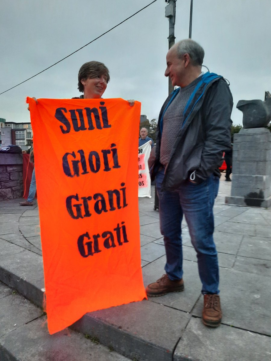 ZazaFL's tweet photo. Welcoming the Zapatistas to Galway, what a privilege to meet them and have them here to share their revolutionary ideals. #JourneyForLife #EZLN https://t.co/diNKcmQEER