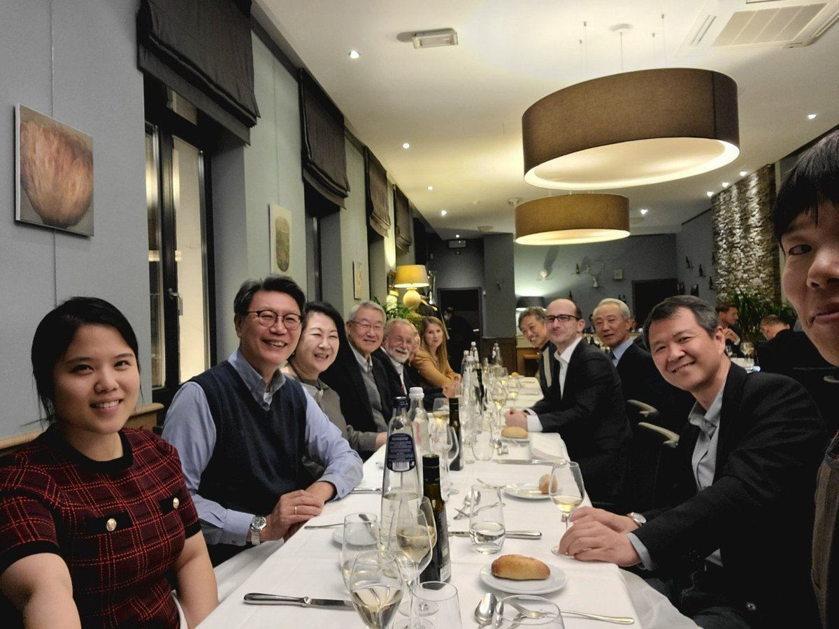 Wined and dined, speakers joining tomorrow's Brussels Korea Forum are ready to go. Delighted that travel between Korea and Europe is reopening, and that physical events are back!