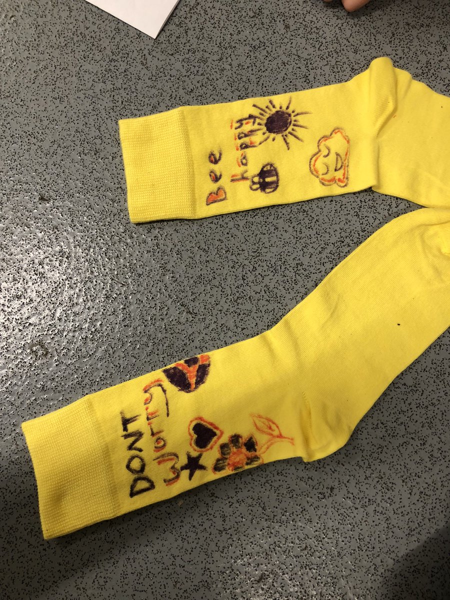1stHBGuides's tweet photo. Some finished @lonelynotalone socks for the #LonelyNotAlone campaign 💛 https://t.co/eaWMJrsIHY