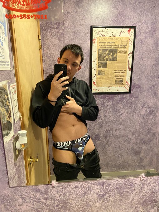 Fun at work ? #onlyfanscollege #Onlyfans #xxx #KinkyDesires https://t.co/NB8GxlpKRd