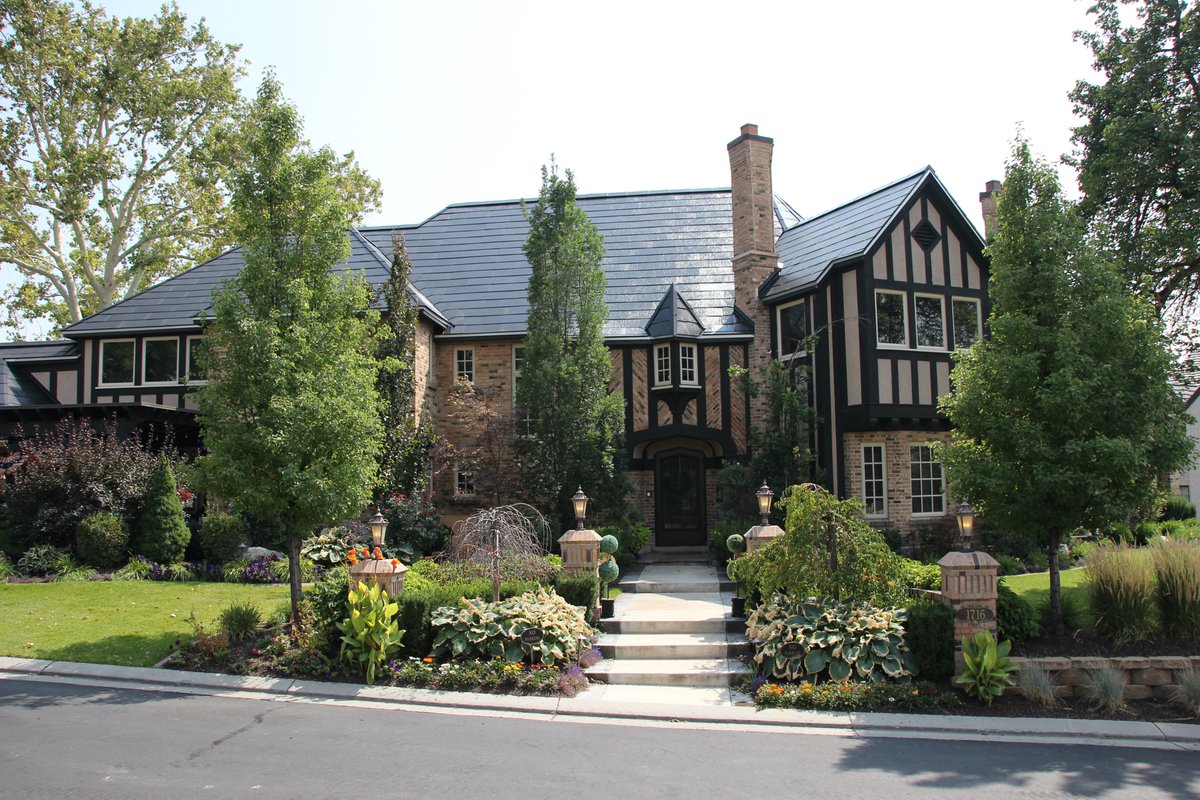 legacyroofingut's tweet image. BUILT TO LAST - we installed @Tesla Solar Roofing on this beautiful home in Holladay, Utah. Not only is it gorgeous, but it's like having your own personal power plant.🌱🏡  #utahroofing #teslasolarroof @elonmusk 

Check out the "before" below