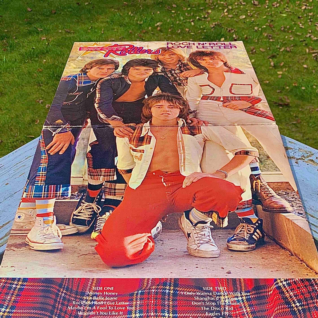 SweetVinylCafe's tweet photo. The North America–only Bay City Rollers album Rock N’ Roll Love Letter, from 1975. Listen to the original title track plus eight cool covers here: https://t.co/YeEcfuipXO 

#baycityrollers
#rocknrollloveletter
#powerpop https://t.co/AlYbllPNdB