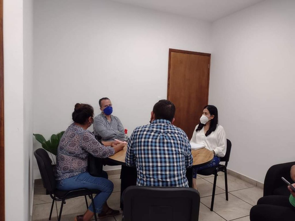SDEyT_Morelos's tweet photo. 📄#Boletín | Concilia @TECyAMorelos desacuerdo entre el Sindicato de Trabajadores y autoridades del Ayuntamiento de Tepalcingo

✅  Se realizó el pago del adeudo de las prestaciones generadas con motivo del Convenio de Condiciones Generales de Trabajo

👉🏻 https://t.co/stZ3LJvtkc https://t.co/TjJBqwwV9r