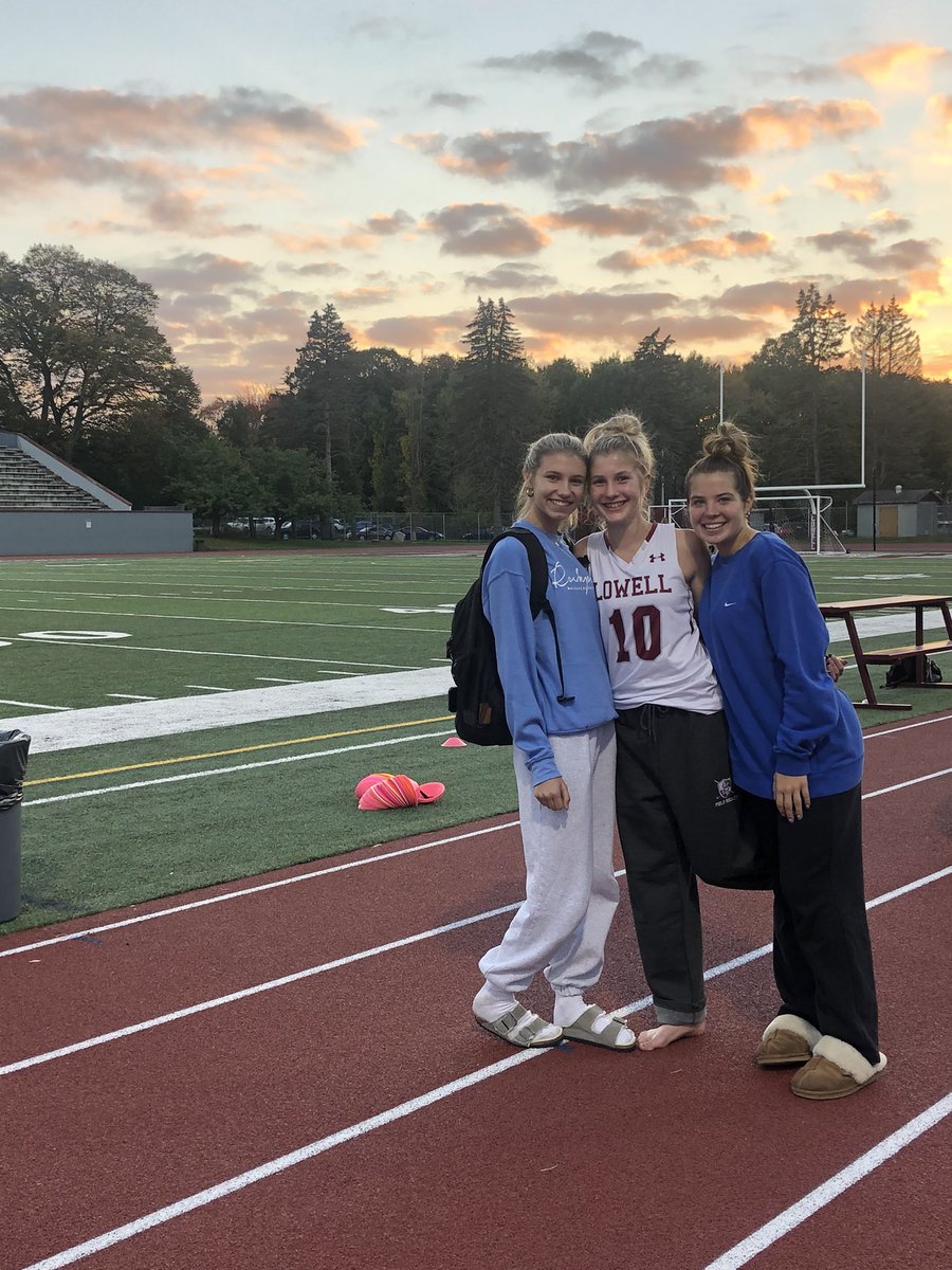 FieldLowell's tweet photo. Game Day against Andover! #lhsfh https://t.co/3Sz8bJPwCd