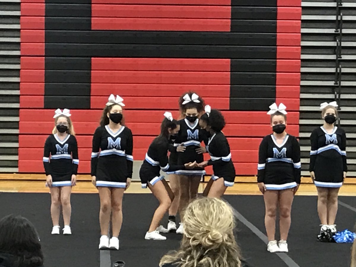 53Jacobson's tweet photo. Cheerleading competition at Hilton, Paige is holding the”L” https://t.co/jQ52SQyuoW