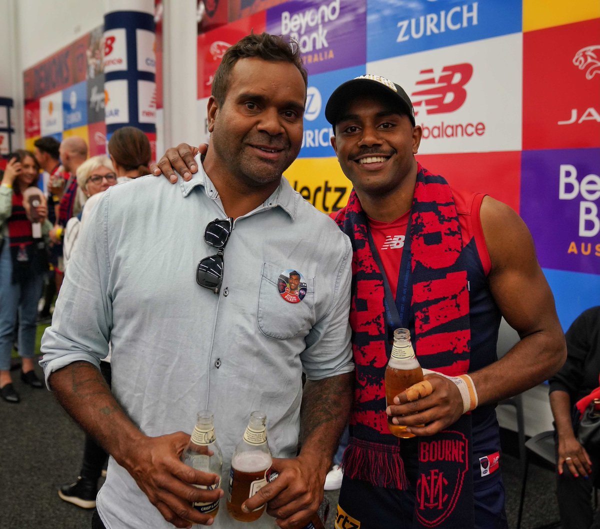 melbournefc's tweet photo. Family. ❤️

#GiveEmHell https://t.co/cBT8icu4Mz