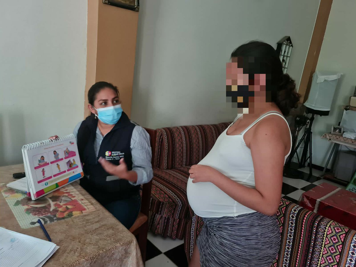 Salud_Guayas's tweet photo. #JuntosPorLaSalud I Personal del Centro de Salud #Trinitaria3, realiza control médico a embarazada de la cooperativa #NelsonMandela, además recibe sensibilización sobre señales de peligro durante la gestación. https://t.co/MvXVJEujot