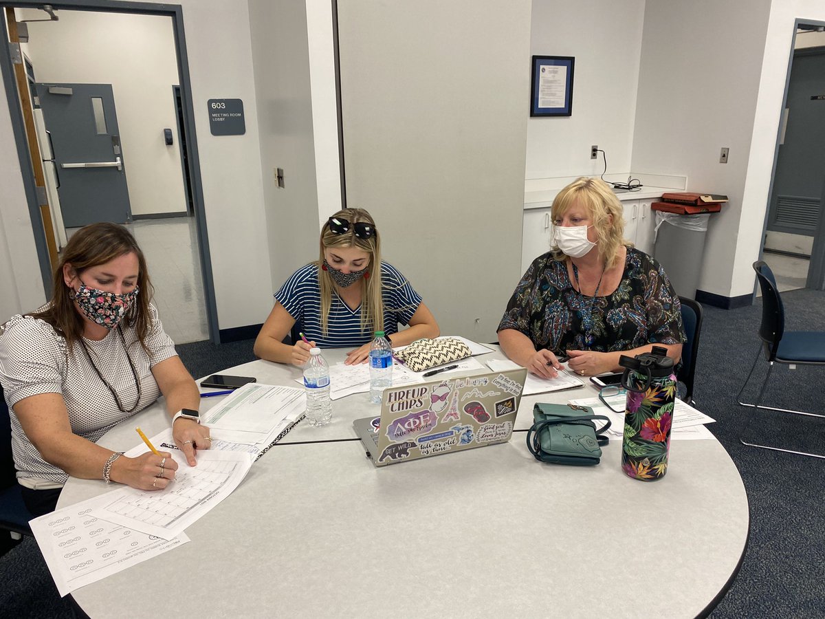 AAbraham40's tweet photo. Learning to "Make a Difference" PBL style! K-2 teachers getting ready to engage students with social studies in a new way! Thanks @kjkocsis! @michelleblackk @CatherineKocha1 @WalledLkSchools @OaklandSchools #socialstudies https://t.co/AvSjyoVGZl