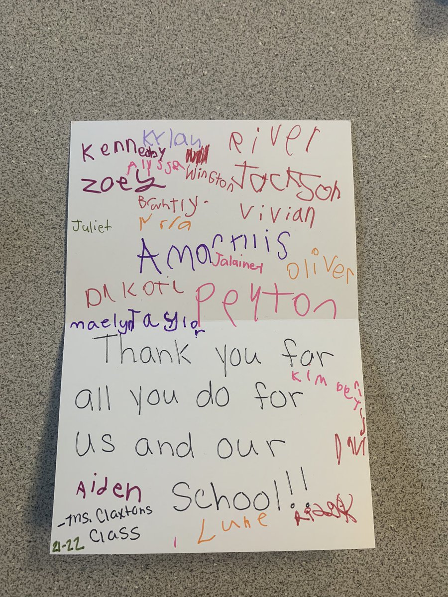 kelciclaxton's tweet photo. We LOVE our principals!! @MaplecrestLeban @bcampbell70 @Stacy4Armstrong https://t.co/pXkvKYMM4f