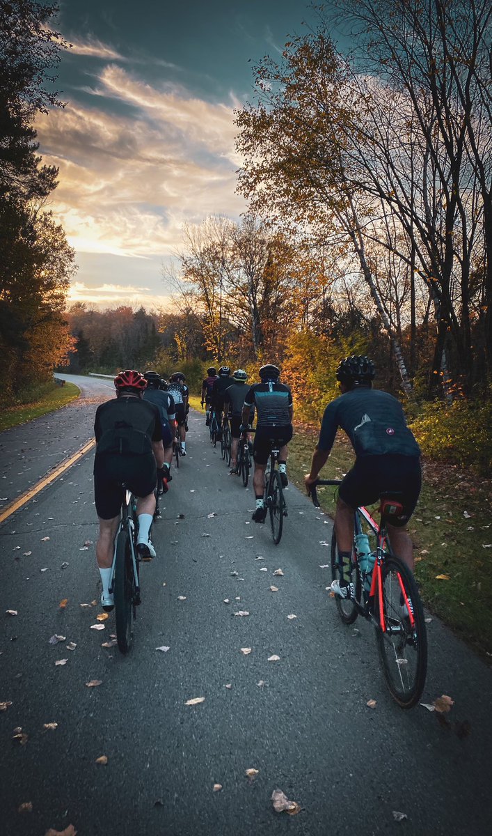 JamieBlades's tweet photo. Sneaky late season group rides can’t be beat. #cyclingcommunity https://t.co/c0j8xi80d8