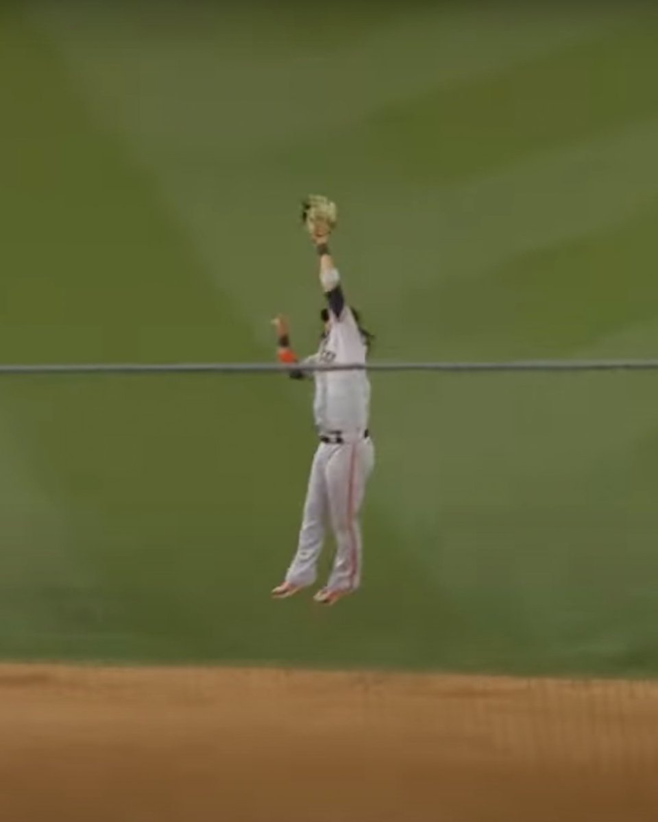 KNBR's tweet image. For every 50 retweets this gets, we’ll make Brandon Crawford jump higher