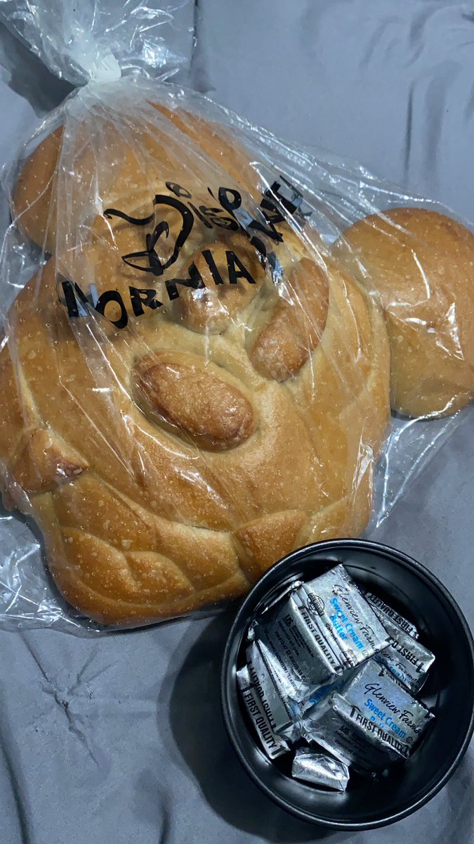 Yesitsmiranda's tweet photo. Yes, bread is good. But have you ever had Mickey bread with sweet cream butter? https://t.co/YxJescmB6b