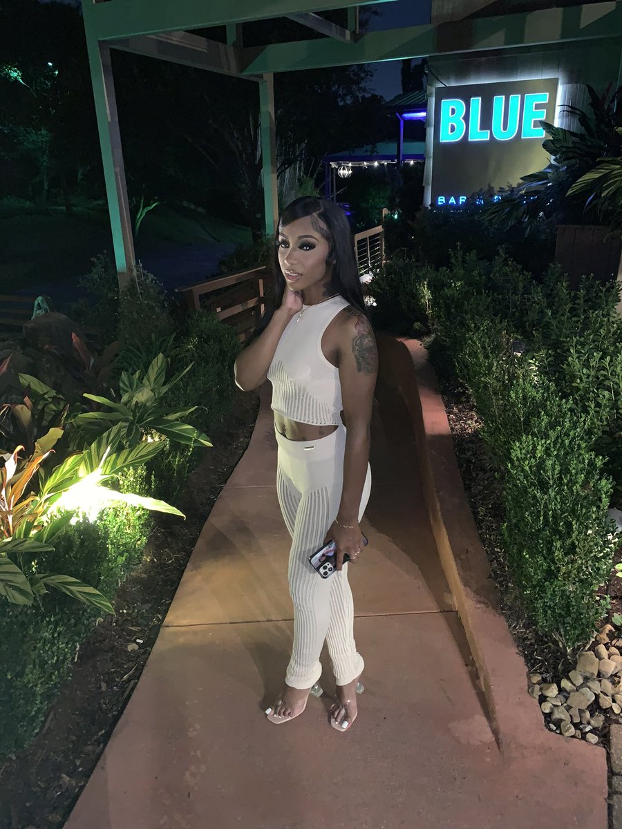 dejamelaniee's tweet photo. All of my niggas stay hyping me up
Pretty but talk to em spicy asf 🌶❤️‍🔥
#LibraSzn #24TH 🥳 https://t.co/3HAxwJ9F91