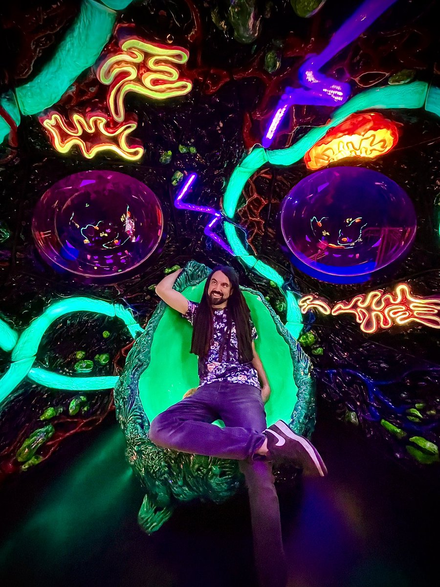 Meow 😻🐺
#meowwolf #anotherworld #outerspace #innerspace #psychedellic #colorpop