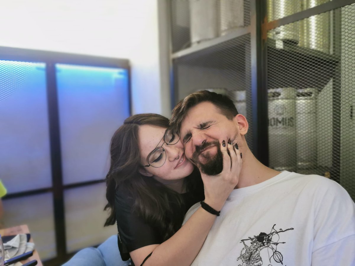 FuriusM's tweet photo. Hoy empieza una nueva etapa, hoy hemos puesto nuestro primer granito de arena hacia nuestro futuro, hoy nuestro sueño, esta un poquito más cerca, hoy a sido el día, hoy tenemos nuestro primer pisito de alquiler, te quiero @Merilu20100 https://t.co/u8Y0eCa4kJ