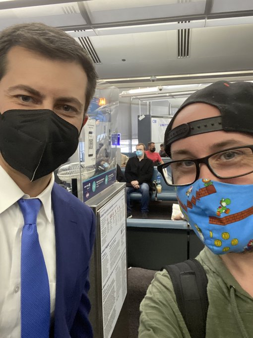 On my flight from DC to Chicago was seated next to @PeteButtigieg!  I have a fear of flying, but can