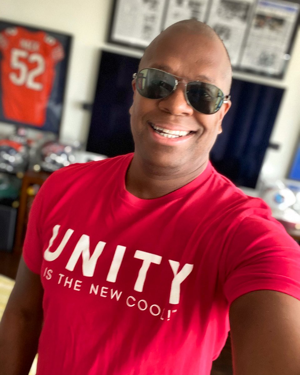Terence_M_Young's tweet photo. With everything going on in this country and the world today, I want to bring good vibes to everyone. We all need this! 🙏🏾❤️💯 #unity #humancitizens #alwayssmile #positivevibes https://t.co/774gCVsGg1