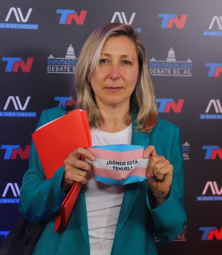 Fte_Izquierda's tweet photo. ⭕ Ya llegó @myriambregman al #DebateCapital llevando el reclamo por aparición con vida de #Tehuel 🏳️‍⚧️

✊🏼 Sumá tu apoyo usando #MyriamAlCongreso https://t.co/DXTfyX6CYj