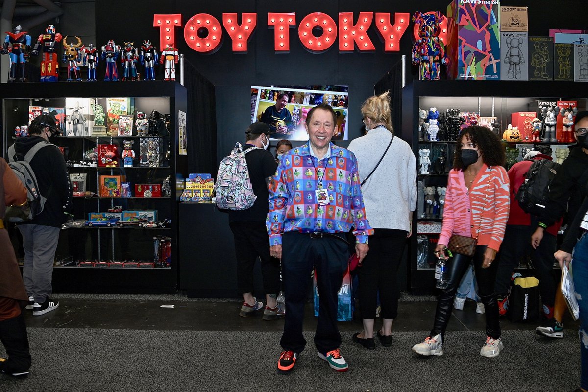 NadezdaTT's tweet photo. Costumes and Masks On for the First Comic Con in Two Years. NYCC 2021, Javits Center, NYC. Photos by @NadezdaTT  @NY_Comic_Con @Toy_Tokyo https://t.co/z0RvykxYPn
