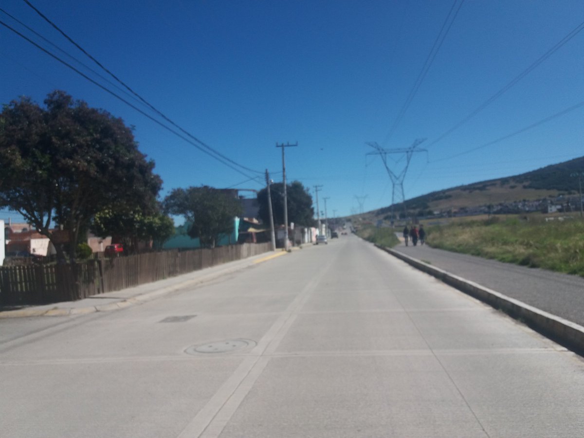 ElDaka22's tweet photo. otra vez y para variar patrulla estacionada en #napateco #Tulancingo.. el piloto salió fajandose el #cinturon donde lleva la #pistola de cargo este es el #Gobierno #Fallido de #omar #FAllad.. patrulla no. 1852 el dia 10 de octubre favor de revisar el video de la calle para que https://t.co/t34FlOpefx
