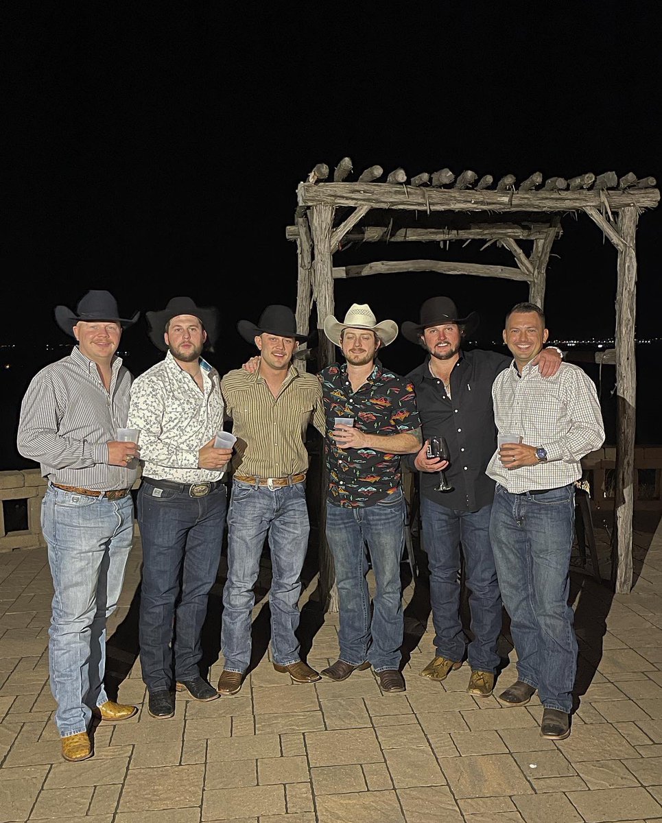 ColtForTexas's tweet image. Got the pleasure of being the best man at my best friends wedding this weekend with the best group of people in the world. Couldn’t be more proud or happy for you guys and can’t wait to continue to do life with you. Y’all mean the world to me. And look how hot my wifey is.