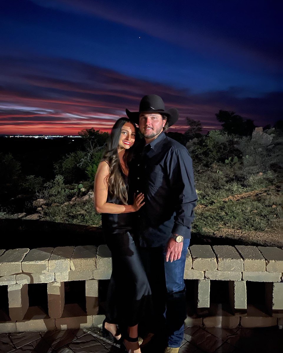 ColtForTexas's tweet image. Got the pleasure of being the best man at my best friends wedding this weekend with the best group of people in the world. Couldn’t be more proud or happy for you guys and can’t wait to continue to do life with you. Y’all mean the world to me. And look how hot my wifey is.