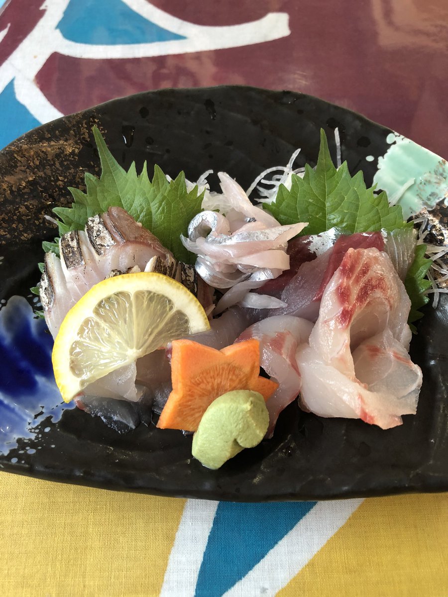 いちば食堂 伊良湖 こんにちは 本日の担当のイチです 本日のお刺身はキビレ タチウオ ハマチ サワラ アイゴです T Co Yeutzyqubt Twitter