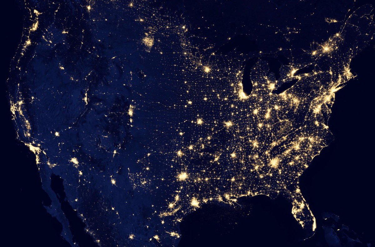 BeschlossDC's tweet photo. United States at night, photographed from space, 2012:  #NASA https://t.co/qHfC1IdJJ9