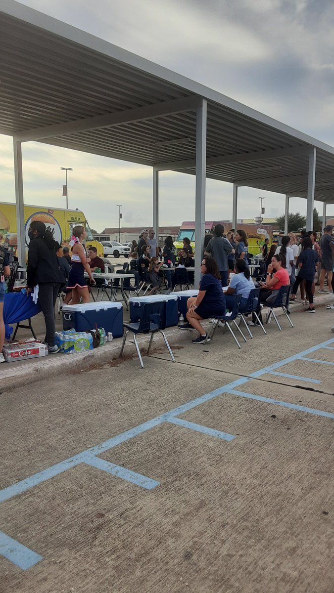 SLJH 10 year anniversary tailgate! Go Spartans! #7ljhpride #homecoming2021 @spartan_speak <a href="/AllisonLTravis/">𝔸𝕝𝕝𝕚𝕤𝕠𝕟 𝕋𝕣𝕒𝕧𝕚𝕤 𝔹𝕝𝕒𝕜𝕖</a>