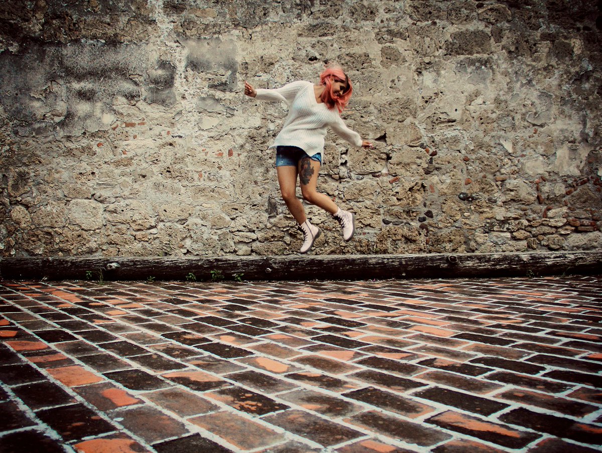 Ensepiafoto's tweet photo. "This is la vie en rose" https://t.co/U4QtRe40Hr