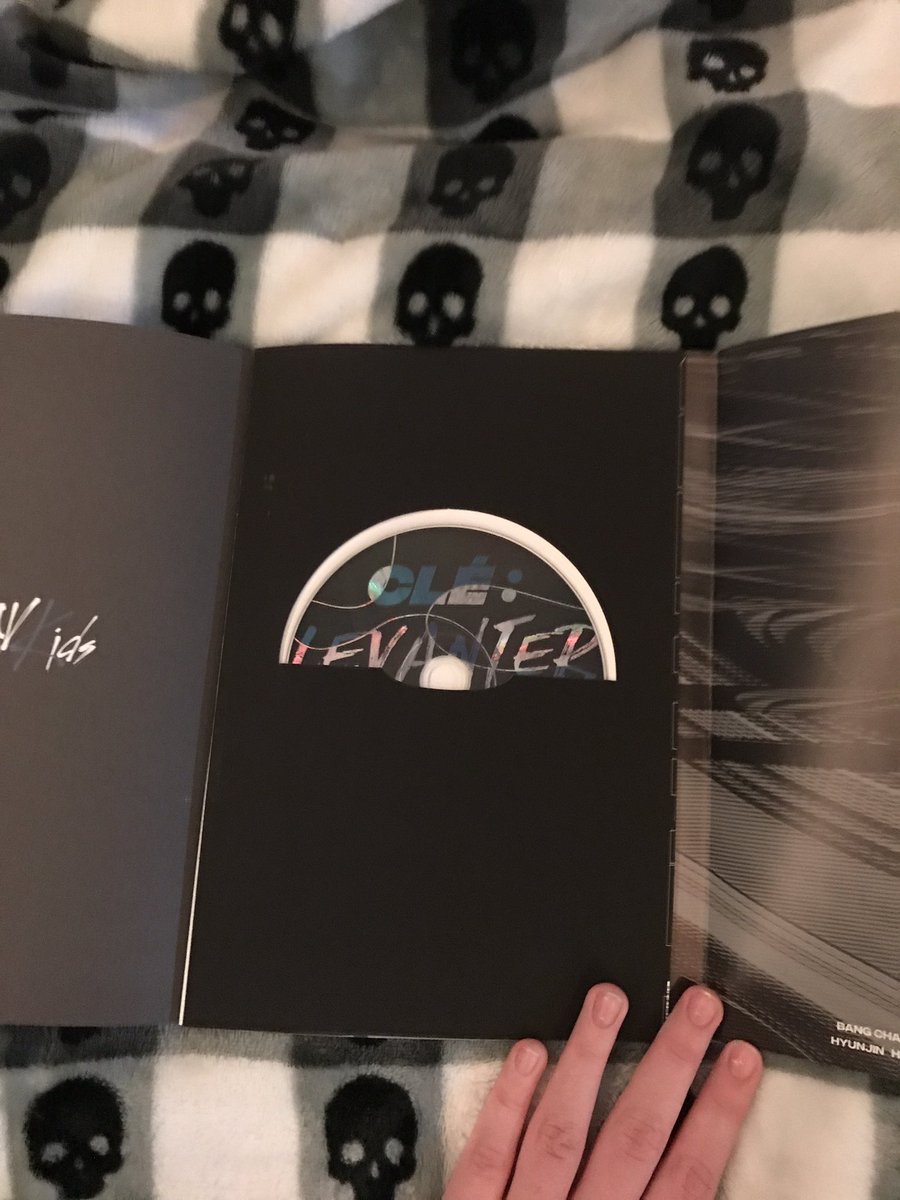 tobi_bag's tweet photo. WTS STRAY KIDS CLÉ LEVANTER LIMITED ALBUM ONLY HYUNJIN PAGE GREAT CONDITION https://t.co/mxwkQ6Ia8z