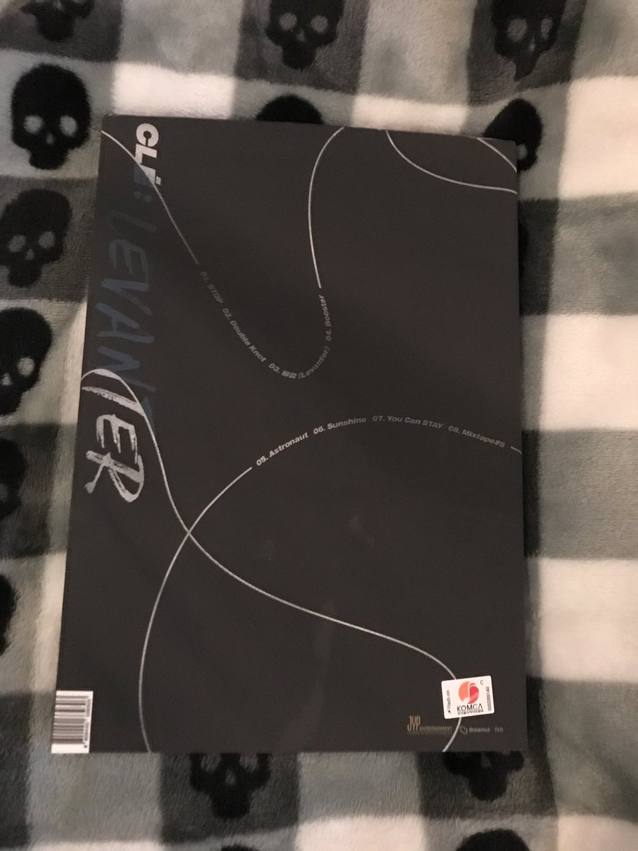 tobi_bag's tweet photo. WTS STRAY KIDS CLÉ LEVANTER LIMITED ALBUM ONLY HYUNJIN PAGE GREAT CONDITION https://t.co/mxwkQ6Ia8z