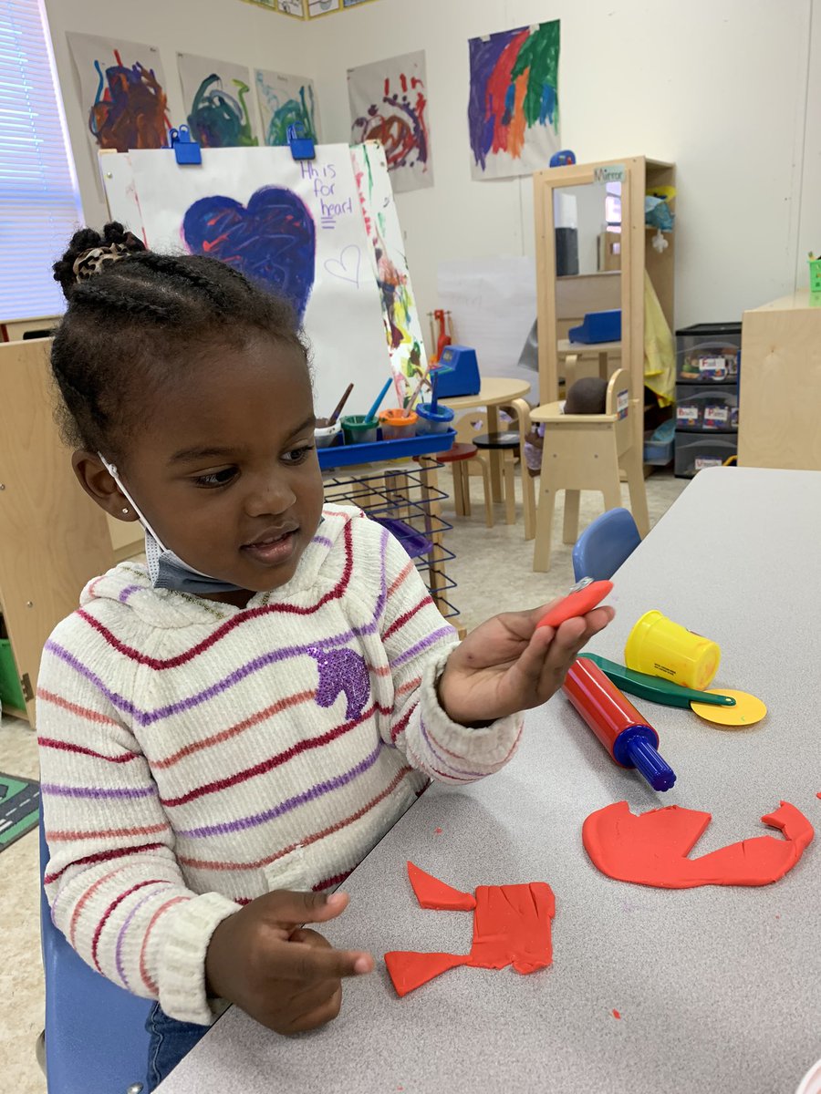MsErraPreK's tweet photo. Shape snowmen in math groups https://t.co/EHbNesrHpb
