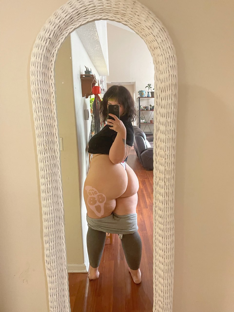 Venus O' Rickmon on X: RT if you'd kiss my butt 🥺👉👈  t.coqwLXdmpGwy  X