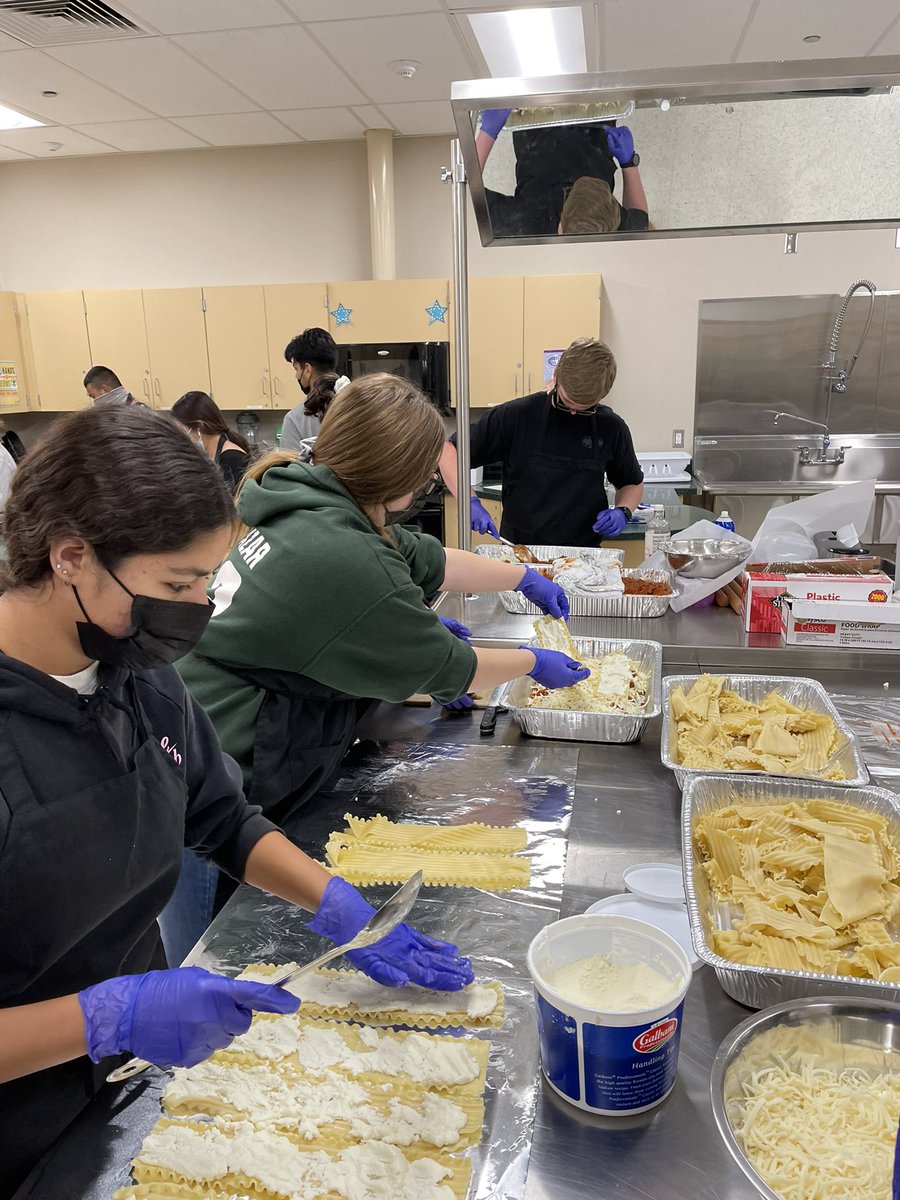 Culinary students preparing lunch for staff, was a success!! 💚 #Summitstrong #ittakesallofus #psdproud